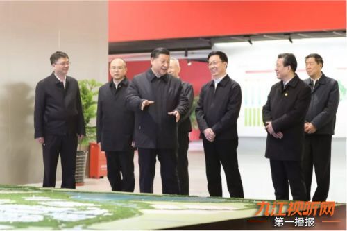 「117早安！九江」九江土壕阳台惊呆路人；打完麻药医生玩失踪；女员工街头集体跪地爬行；试卷现“鸡汤”提示语