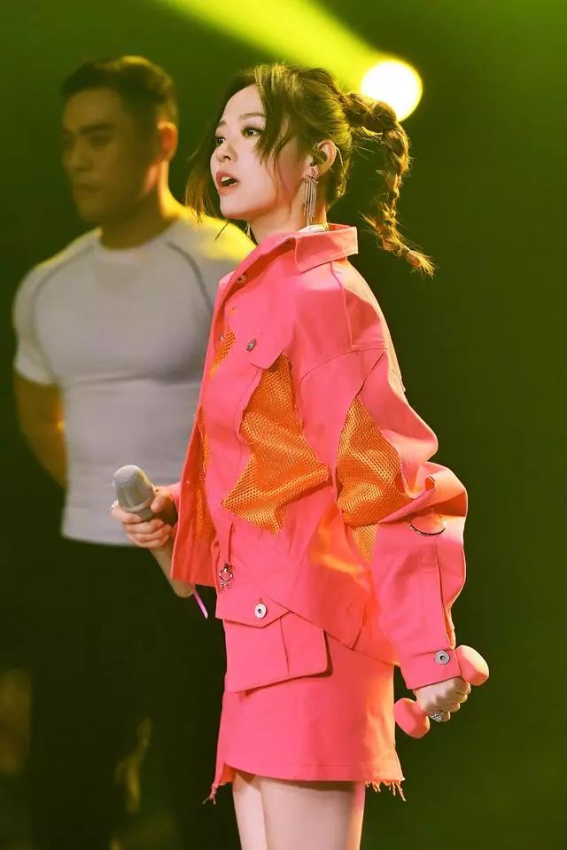 张靓颖世界最气势磅礴的战歌,张靓颖天下无双哼唱