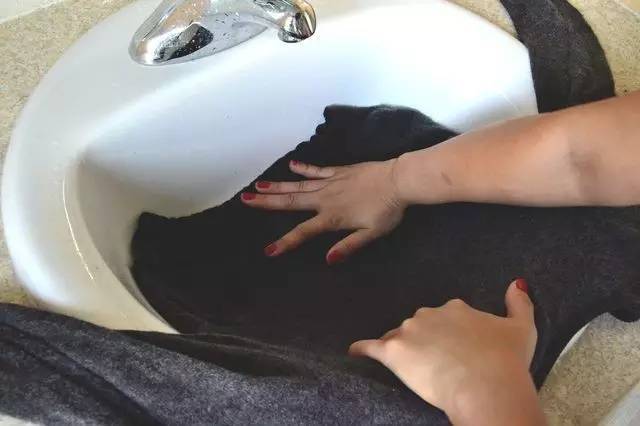 衣服缩水怎么还原,生活小妙招衣服缩水