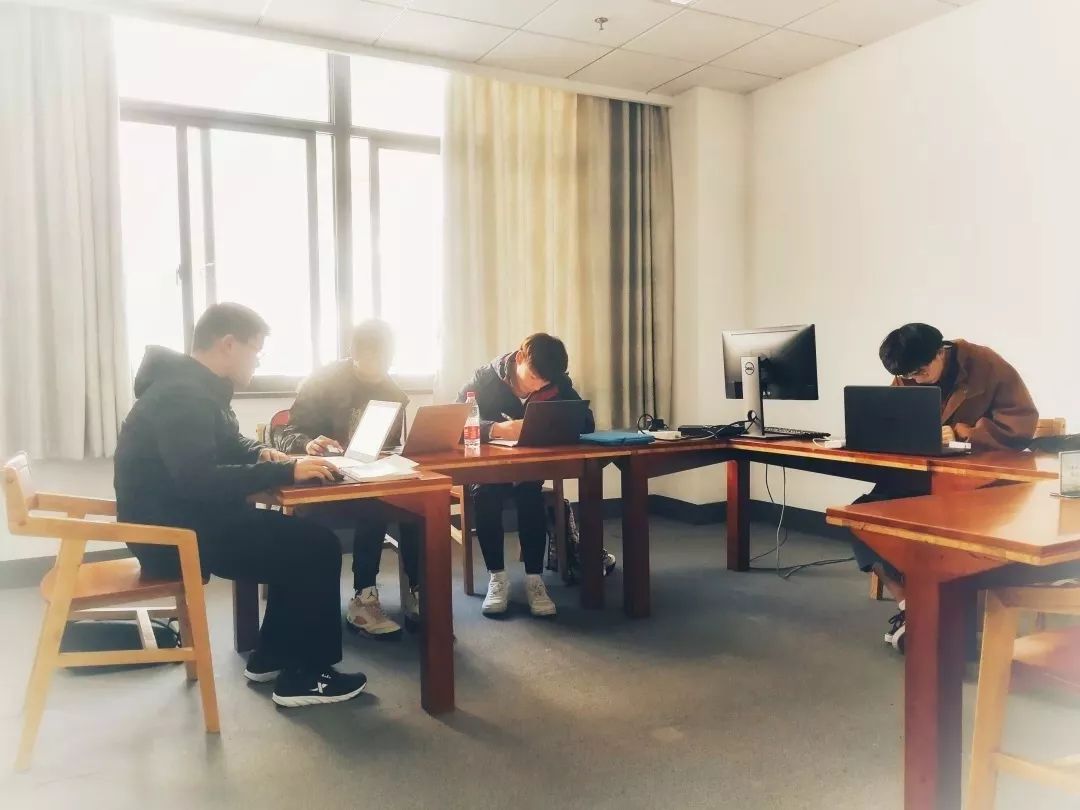 2018年最爱读书的湖师院人是谁？图书馆年度数据大揭秘！