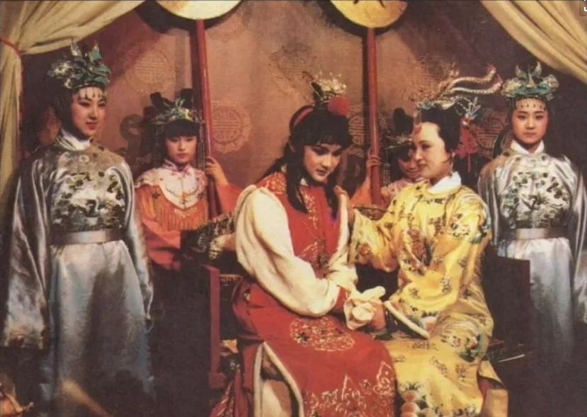 袭人被宝玉踢吐血是哪一集,袭人被宝玉踢吐血混剪