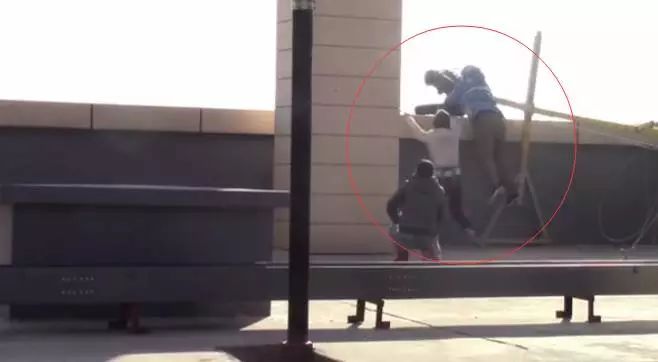 当*底卧**、做代购、救人命,外卖小哥才是隐藏在民间的高手,个个身怀绝技!