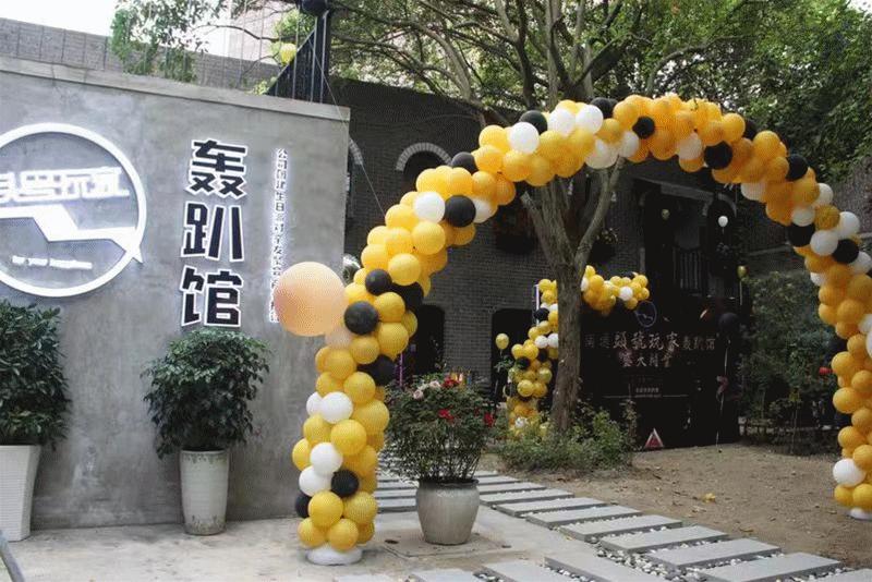 触摸历史印记感受时代新生,触摸历史记忆追忆城市风华