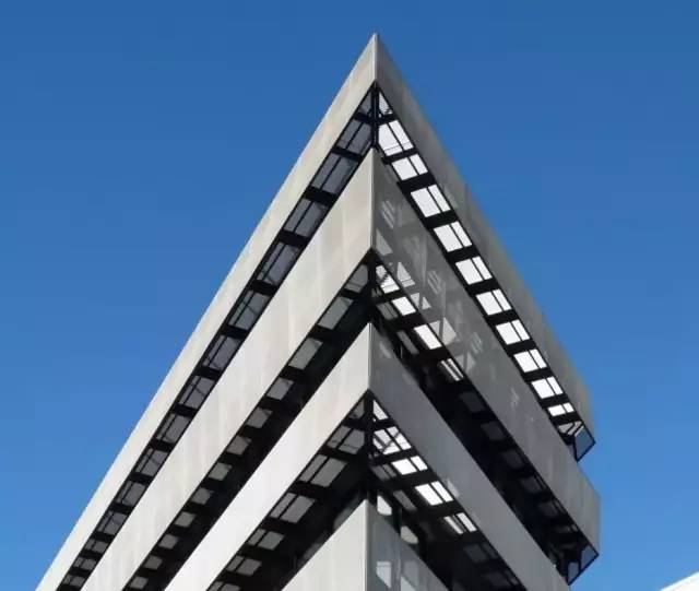 为什么星巴克的员工都不太热情,星巴克为什么服务员不热情