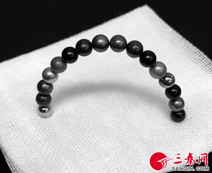 2岁男童误吞27颗磁力珠,2岁男孩误吞玩具