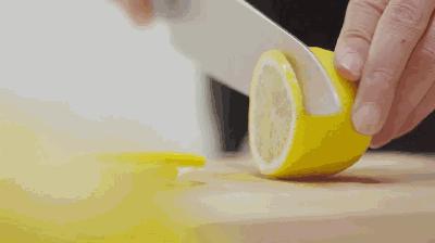 开车时犯困最简单的提神方法,开车吃什么提神不犯困