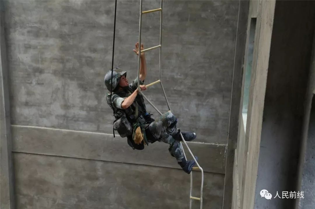 真实的特战女兵,首批特战女兵