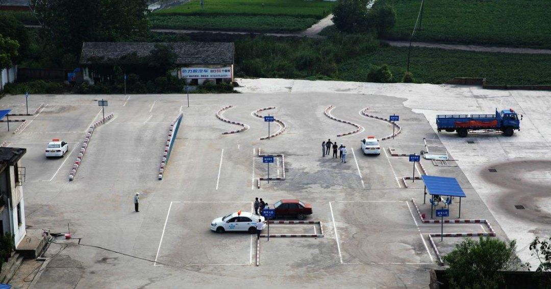 嘉兴有个驾校，不用考试就能*证办**？20多个“老司机”闻讯找上门……