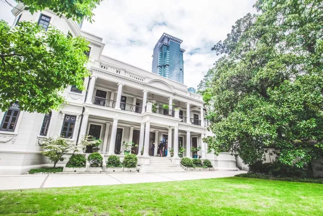 上海滩市中心,竟然藏着一条有洋房故居有老字号有咖啡店有酒吧的网红老马路