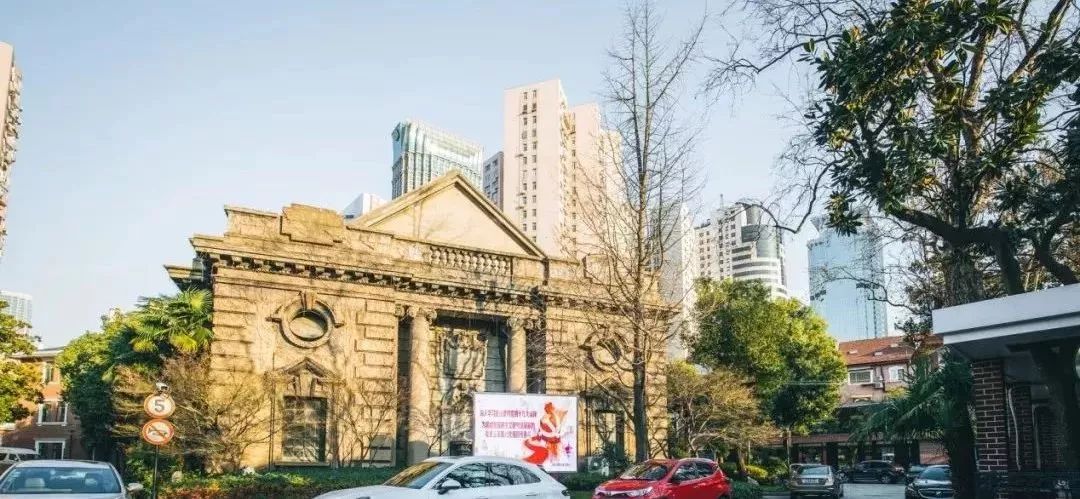 上海滩市中心,竟然藏着一条有洋房故居有老字号有咖啡店有酒吧的网红老马路