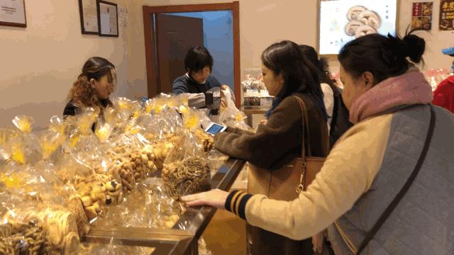 上海滩市中心,竟然藏着一条有洋房故居有老字号有咖啡店有酒吧的网红老马路