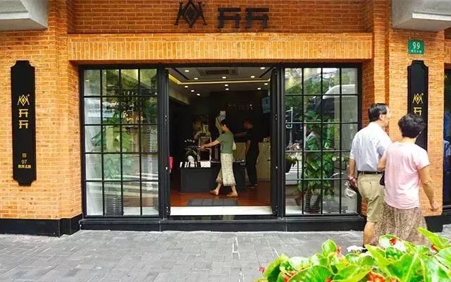 上海滩市中心,竟然藏着一条有洋房故居有老字号有咖啡店有酒吧的网红老马路