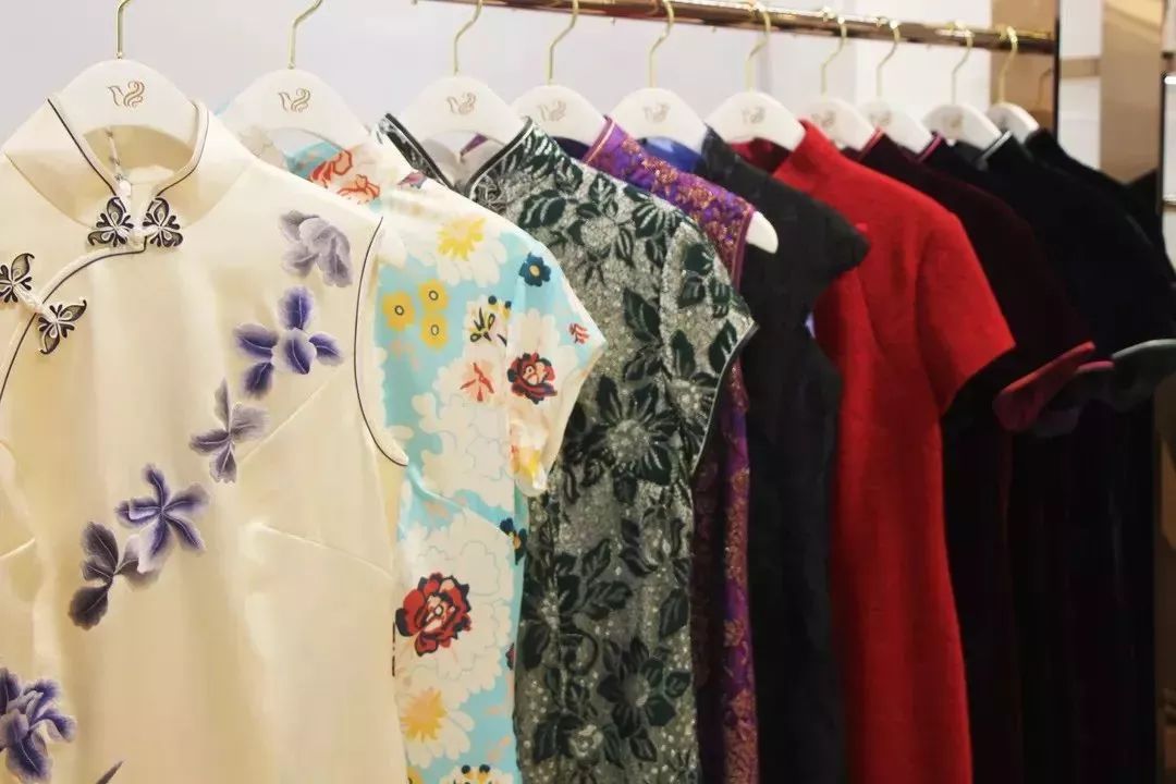 上海滩市中心,竟然藏着一条有洋房故居有老字号有咖啡店有酒吧的网红老马路