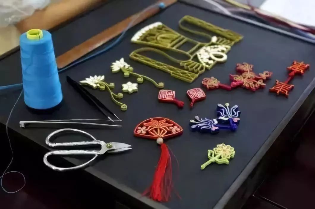 上海滩市中心,竟然藏着一条有洋房故居有老字号有咖啡店有酒吧的网红老马路