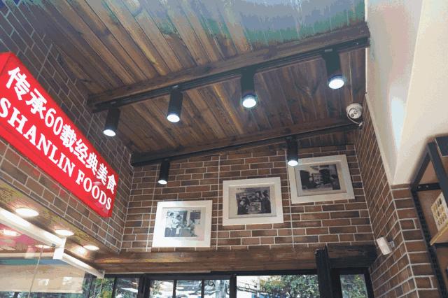 上海滩市中心,竟然藏着一条有洋房故居有老字号有咖啡店有酒吧的网红老马路