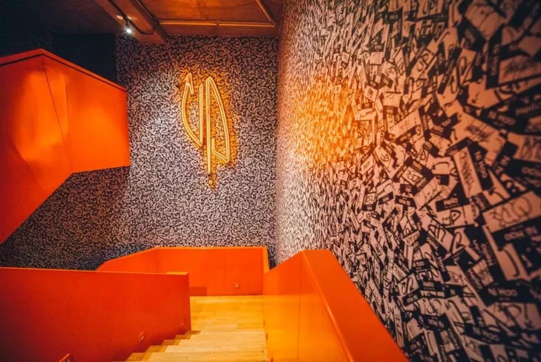 上海滩市中心,竟然藏着一条有洋房故居有老字号有咖啡店有酒吧的网红老马路