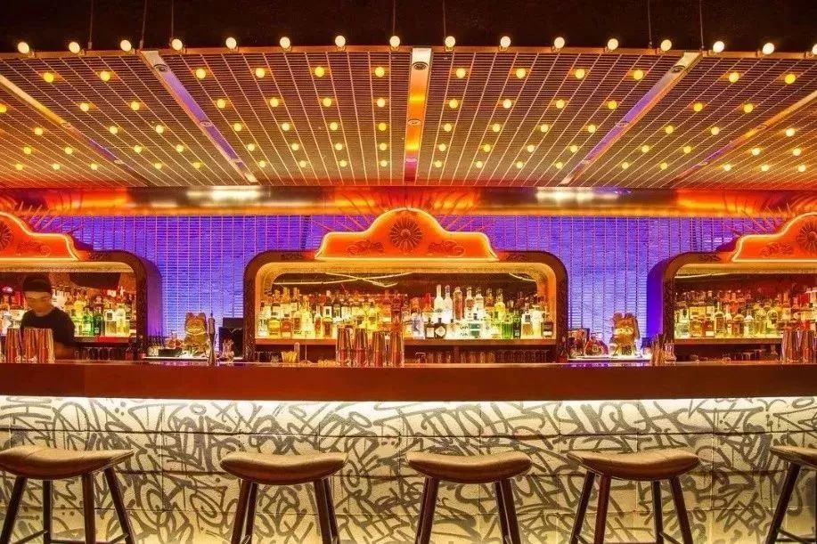 上海滩市中心,竟然藏着一条有洋房故居有老字号有咖啡店有酒吧的网红老马路