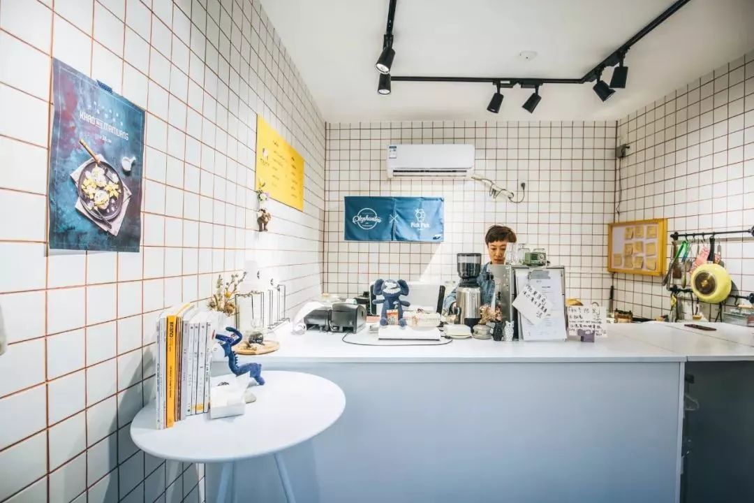 上海滩市中心,竟然藏着一条有洋房故居有老字号有咖啡店有酒吧的网红老马路