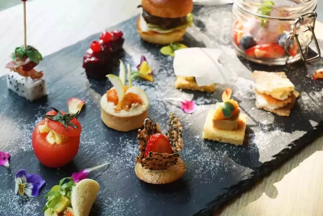 上海滩市中心,竟然藏着一条有洋房故居有老字号有咖啡店有酒吧的网红老马路