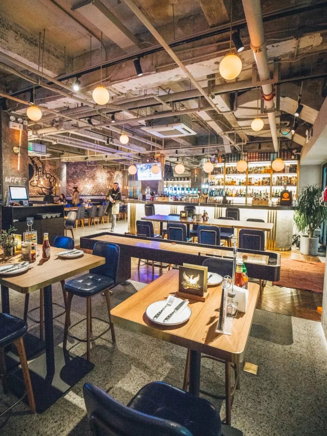 上海滩市中心,竟然藏着一条有洋房故居有老字号有咖啡店有酒吧的网红老马路