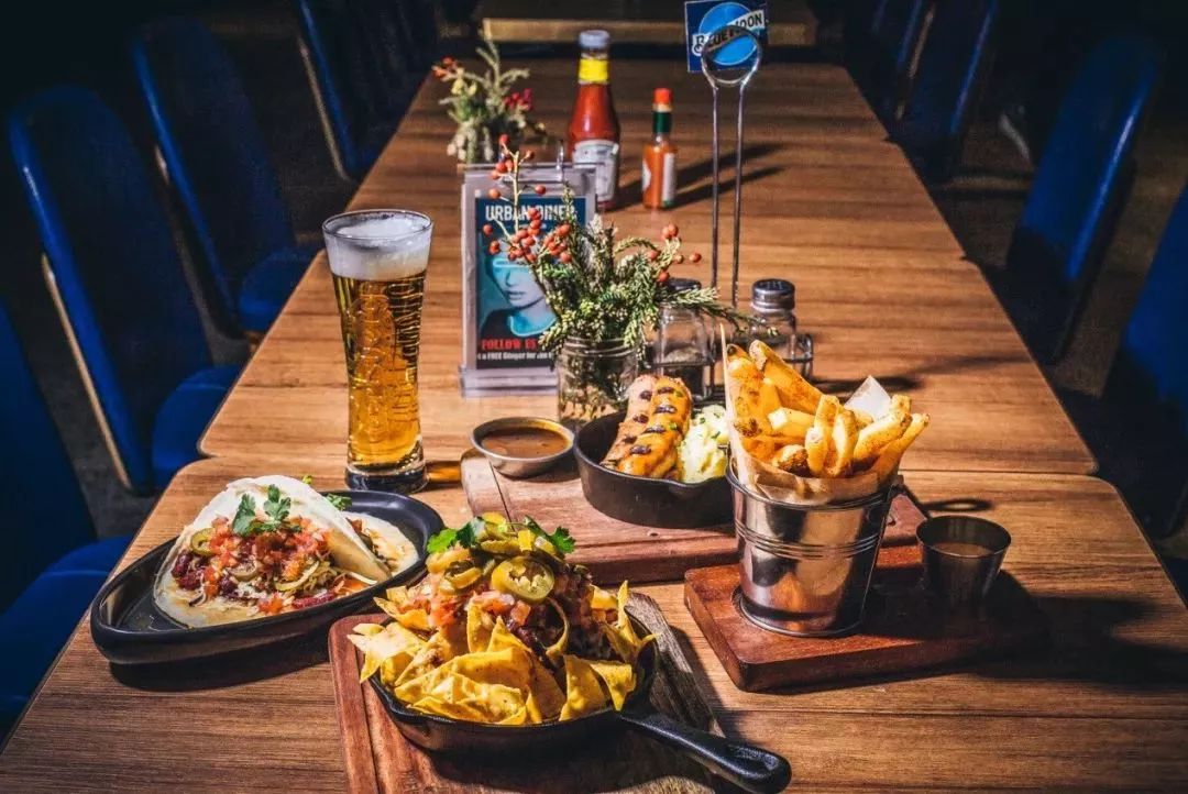 上海滩市中心,竟然藏着一条有洋房故居有老字号有咖啡店有酒吧的网红老马路