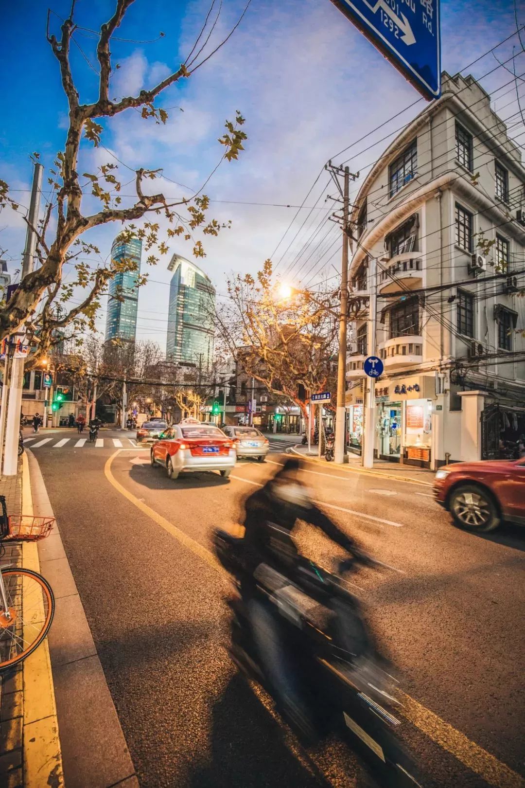 上海滩市中心,竟然藏着一条有洋房故居有老字号有咖啡店有酒吧的网红老马路