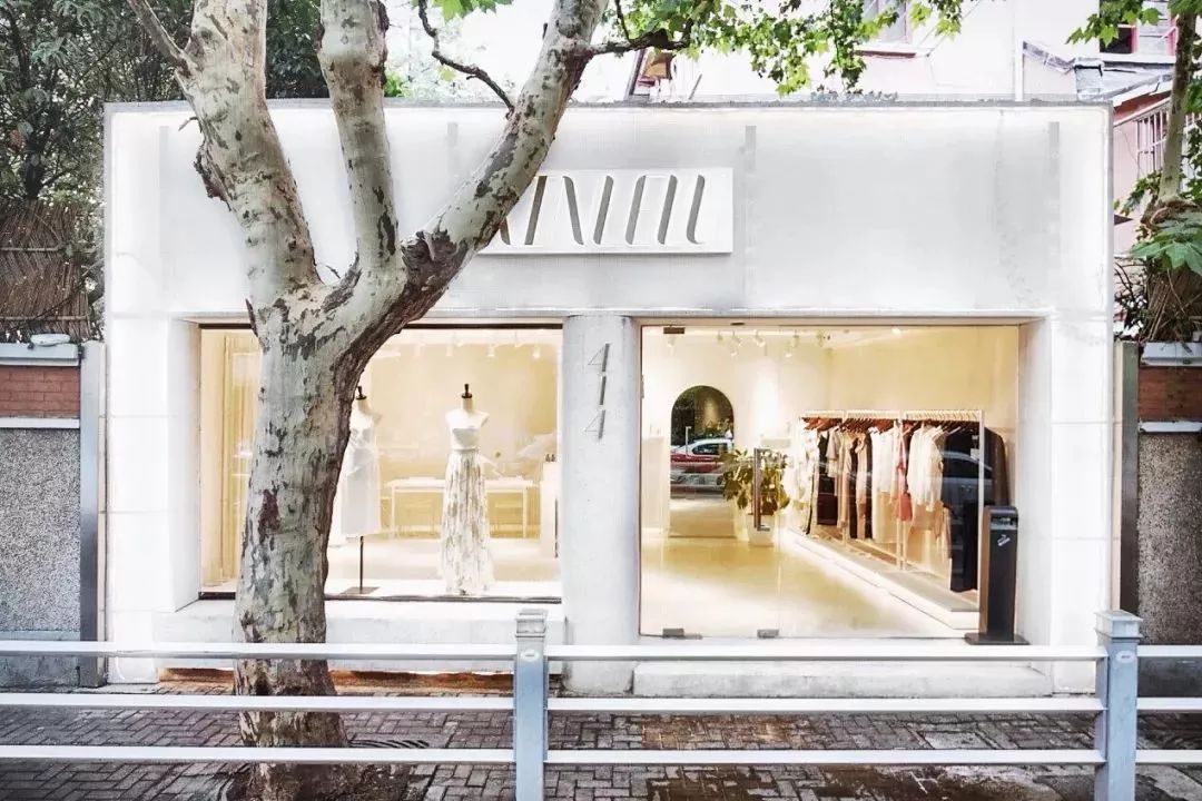 上海滩市中心,竟然藏着一条有洋房故居有老字号有咖啡店有酒吧的网红老马路