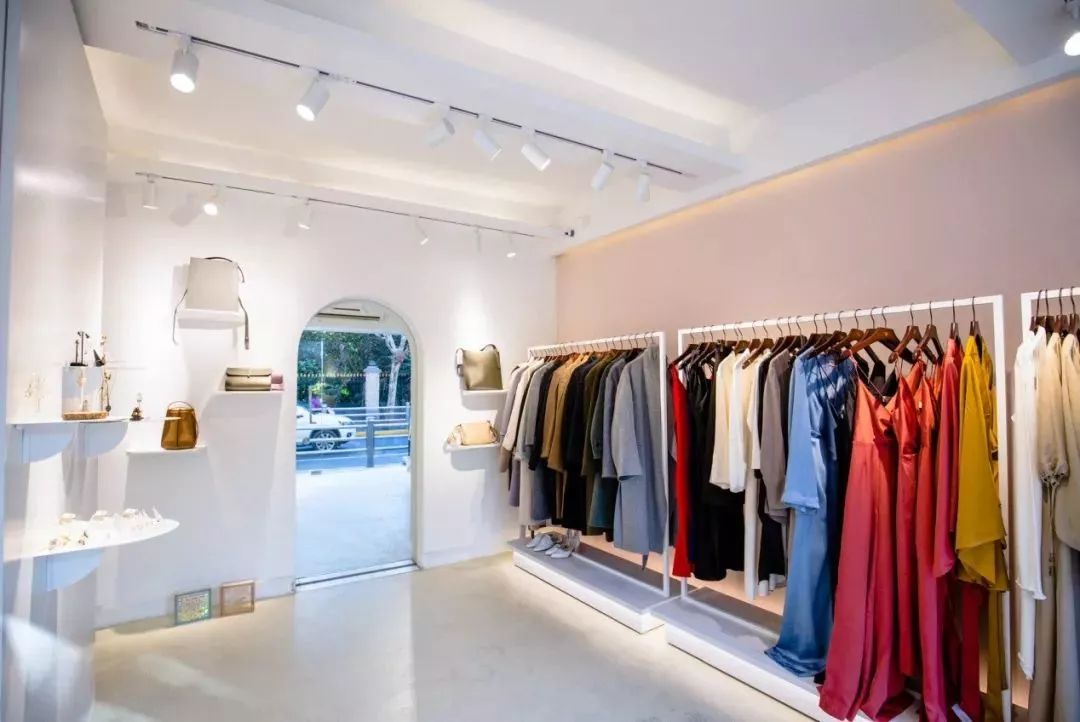 上海滩市中心,竟然藏着一条有洋房故居有老字号有咖啡店有酒吧的网红老马路