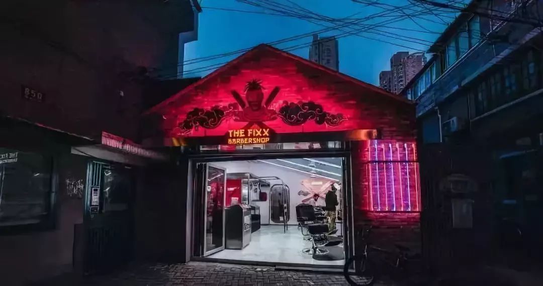 上海滩市中心,竟然藏着一条有洋房故居有老字号有咖啡店有酒吧的网红老马路