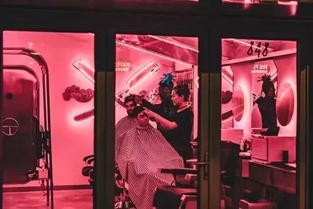 上海滩市中心,竟然藏着一条有洋房故居有老字号有咖啡店有酒吧的网红老马路