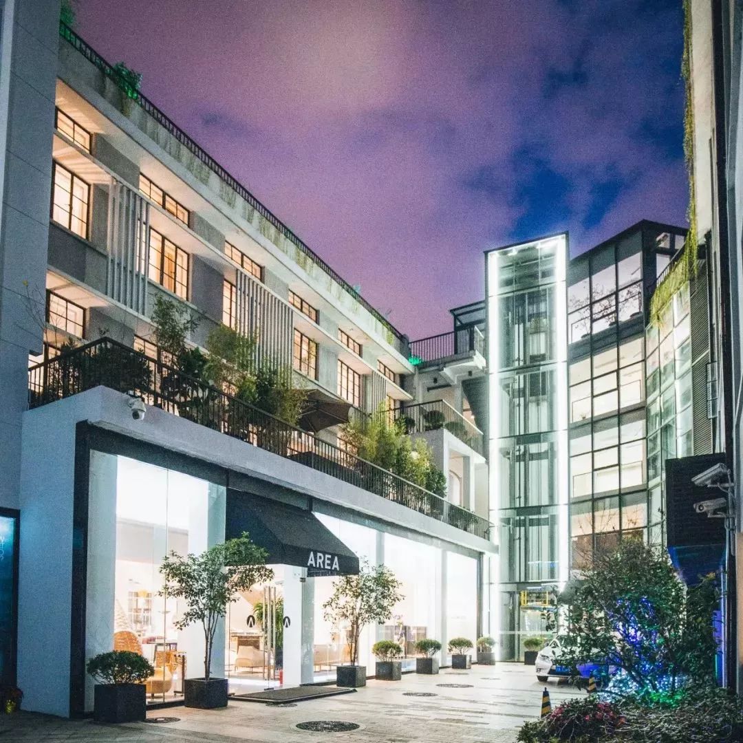 上海滩市中心,竟然藏着一条有洋房故居有老字号有咖啡店有酒吧的网红老马路