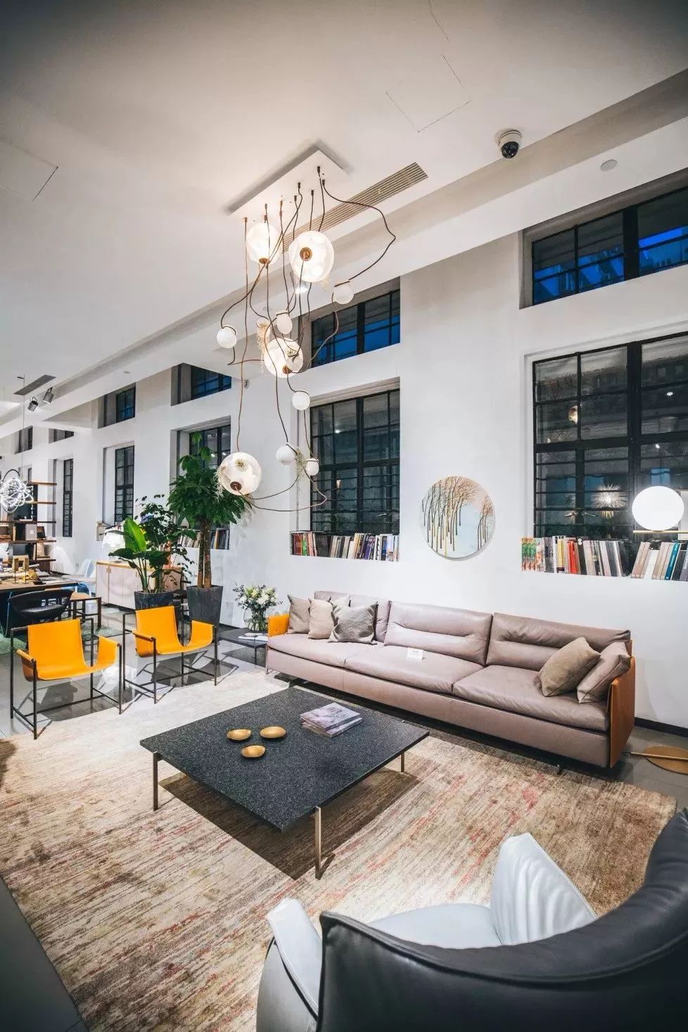 上海滩市中心,竟然藏着一条有洋房故居有老字号有咖啡店有酒吧的网红老马路