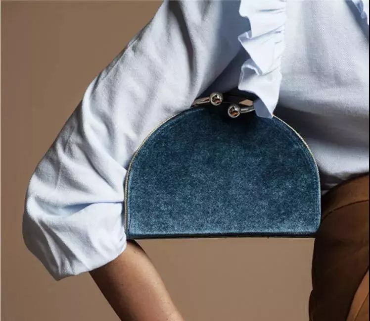 斜挎mini包推荐小众高级感,包包好看大容量拉链款