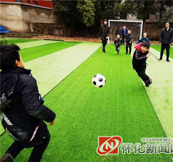 新晃：浙江宁波诺丁汉大学千里进山建足球场