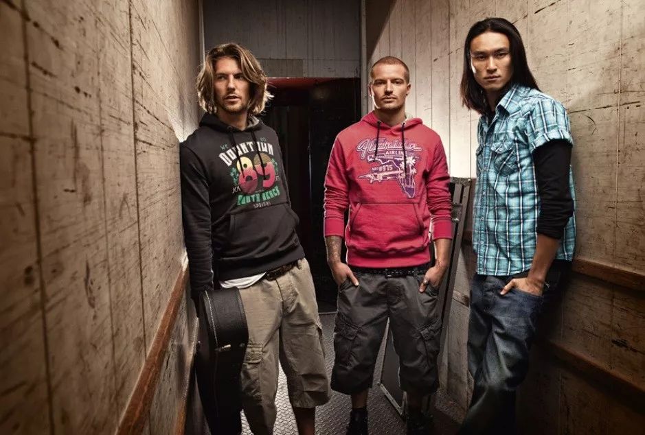 兄弟,你穿过杰克琼斯么?