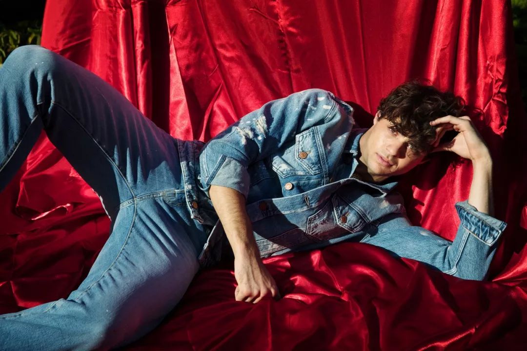 兄弟,你穿过杰克琼斯么?