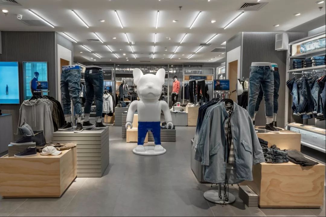 兄弟,你穿过杰克琼斯么?