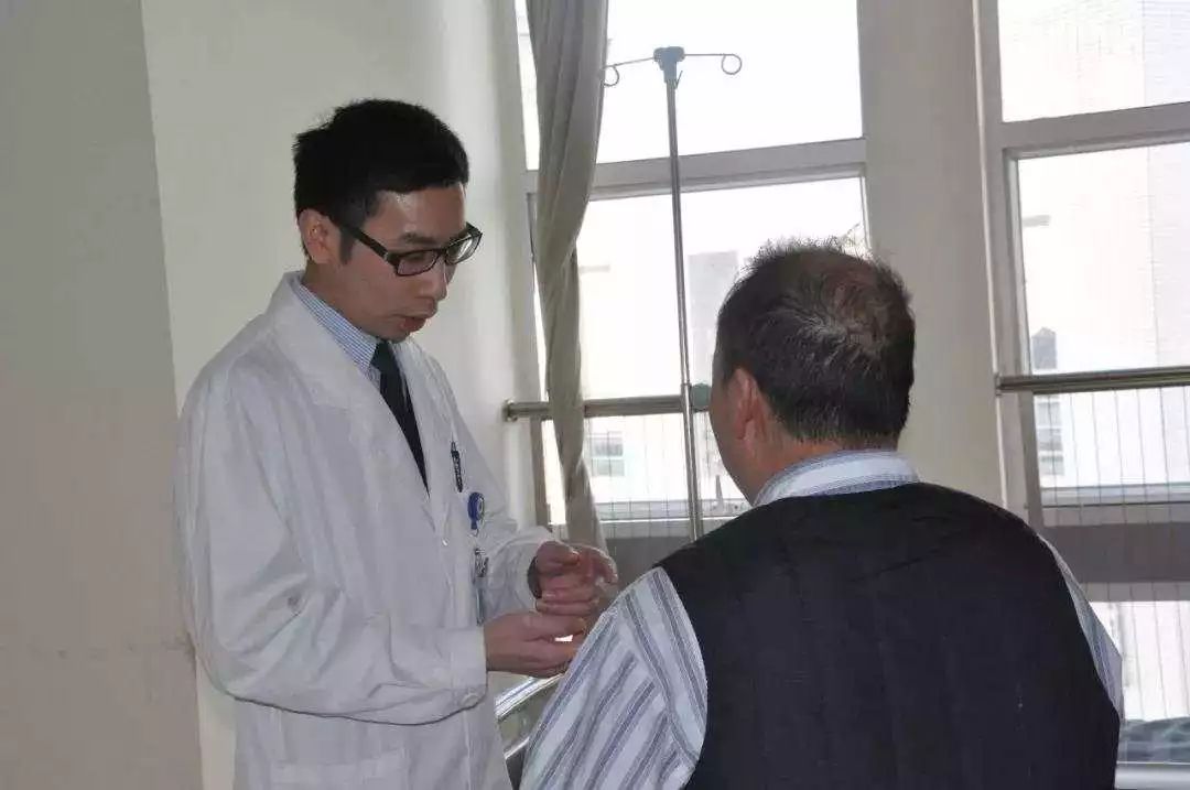 新闻早班车｜突发！3死1伤！铜陵长江大桥一轿车与客车碰撞！