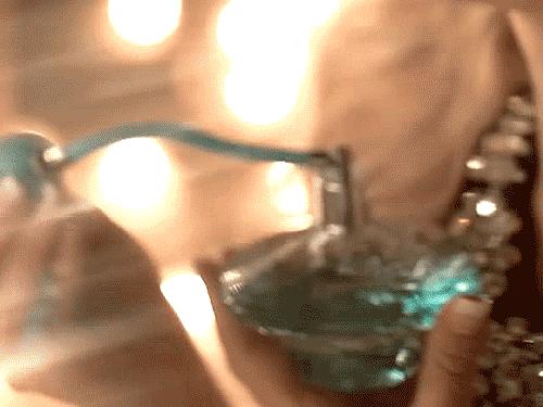 那些写香评的人文采有多好？让你隔屏闻到香水味儿丨夜听双语