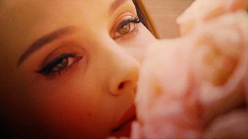 那些写香评的人文采有多好？让你隔屏闻到香水味儿丨夜听双语