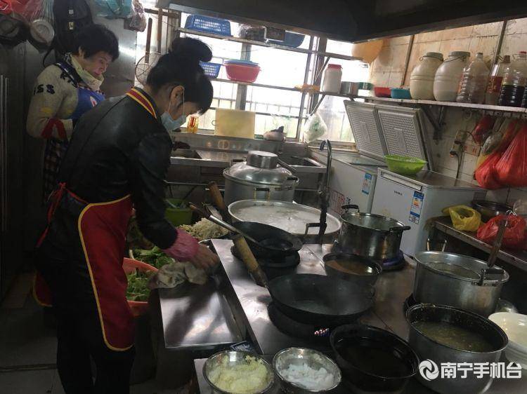 南宁女子外卖吃小蟑螂后续,外卖里面吃出蟑螂商家态度恶劣