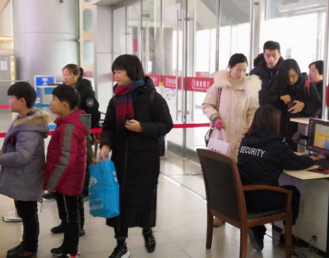 铜陵铁路春运临客,临客列车进铜陵站