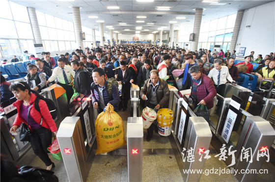 春运首日回家完整视频,春运首日下一站回家