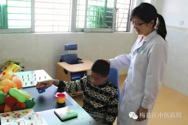 婴儿脑瘫的九种异常姿势图片,脑瘫引起走路姿势异常