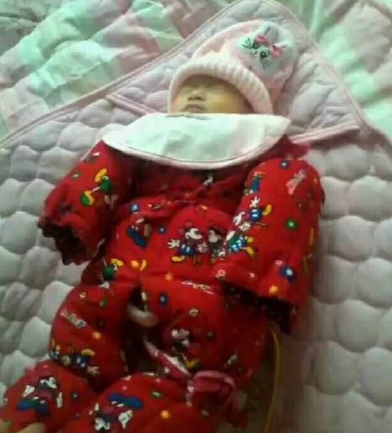 农村夫妻收养弃婴18年后母亲病重,50岁老汉收养弃婴24年后身价上亿