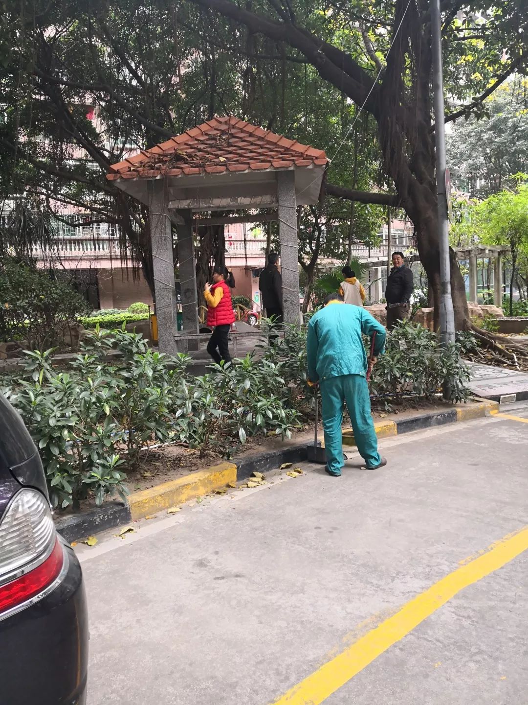 特报|物业“哭穷”是真缺钱吗?这个小区炒了物业,不涨物业费还能结余百万