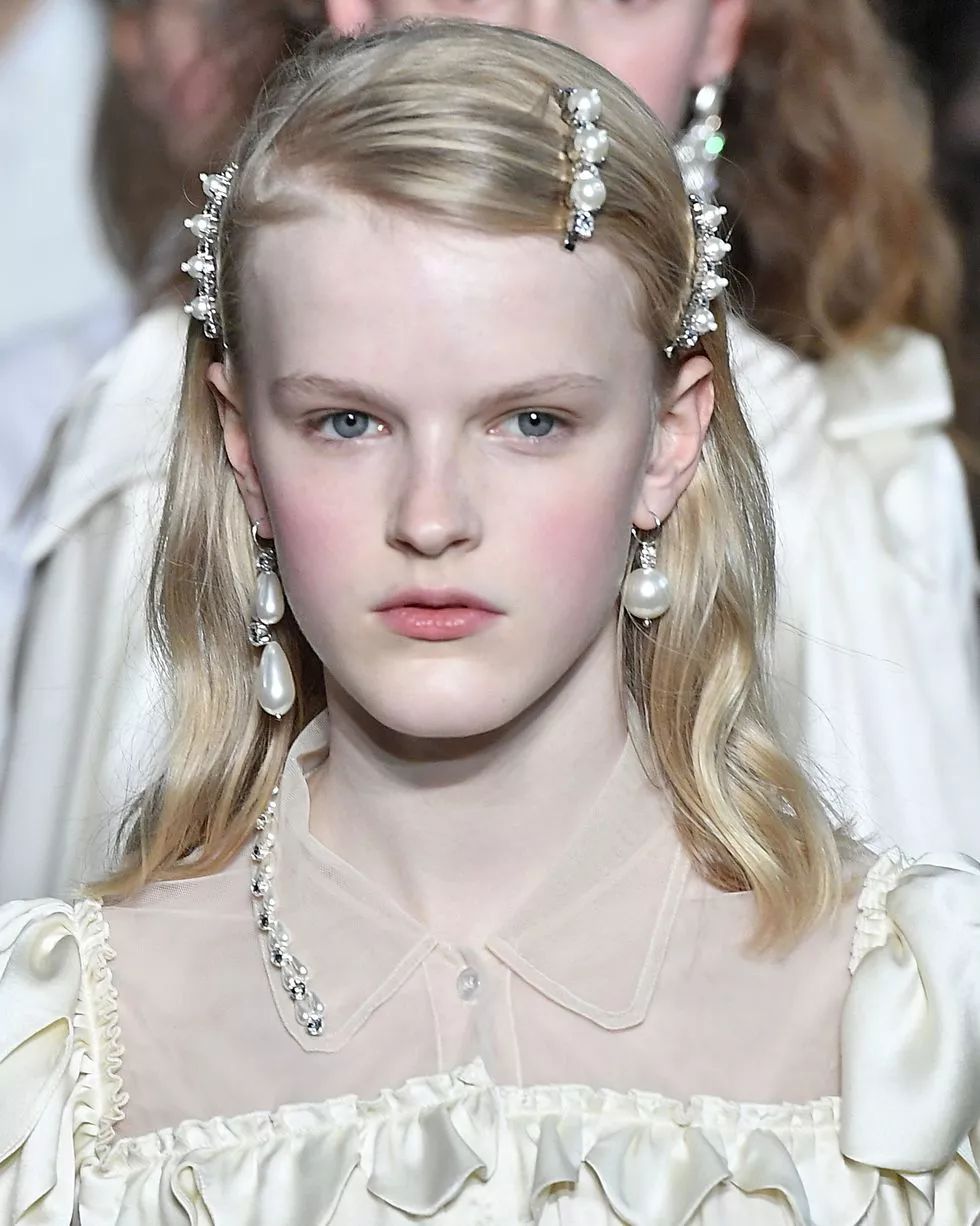 我最近|不戴Bra都没关系,不戴发夹不能出门……