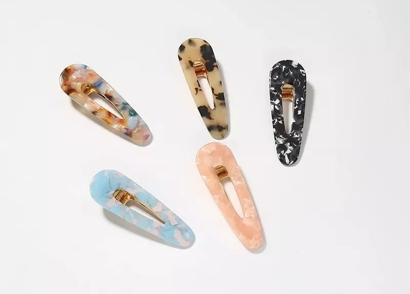 我最近|不戴Bra都没关系,不戴发夹不能出门……