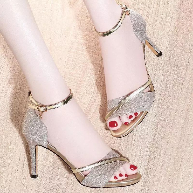 高跟鞋的英语表达,高跟鞋用英语怎么说的