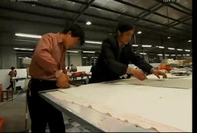 为什么塑料瓶可以卖钱,塑料瓶和塑料袋能做衣服用吗